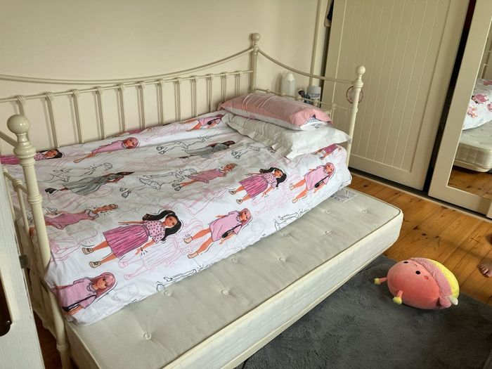 laura ashley trundle bed