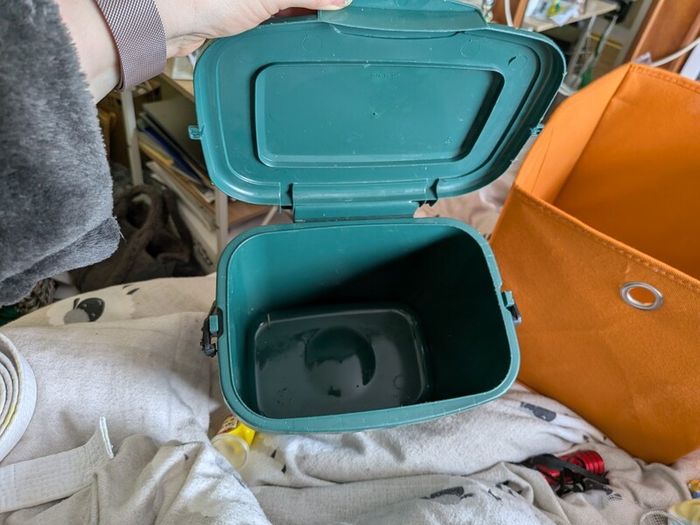 small compost bin