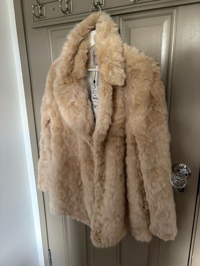 New with tags Zara faux fur in blonde