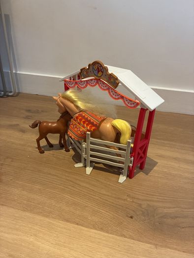 Horse & stable