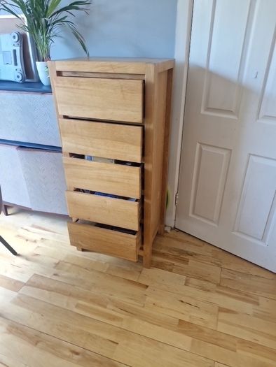 Tallboy / chest of drawers
