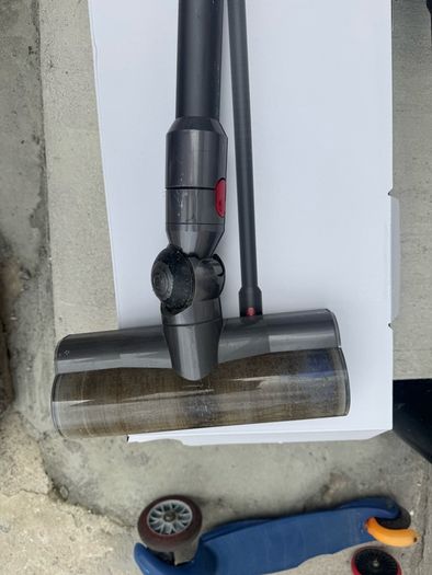 dyson v8