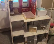 Dolls house Rainbow high