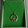Vintage 9ct Gold 375 Claddagh Pendant on 19-Inch Chain Image 5