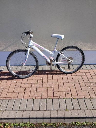 Girls bike