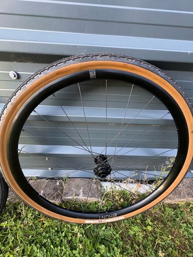 Road bike wheelset