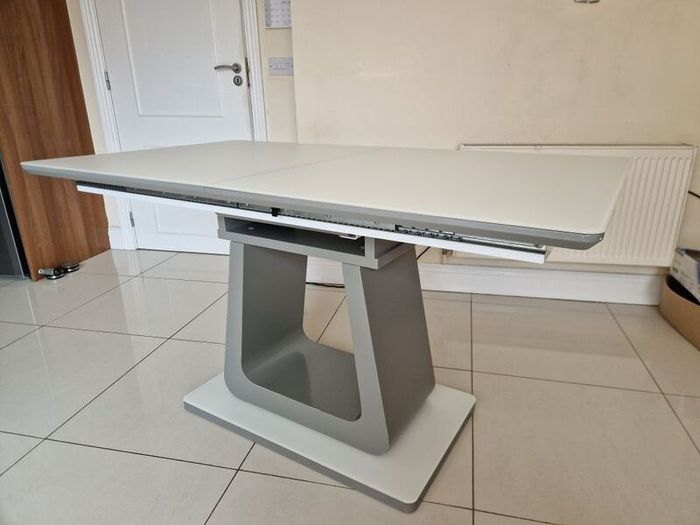 Glasstop Extendable Kitchen Dining Table Set