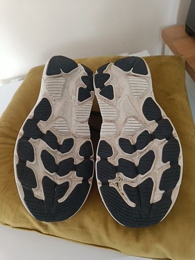 Hoka Clifton 10