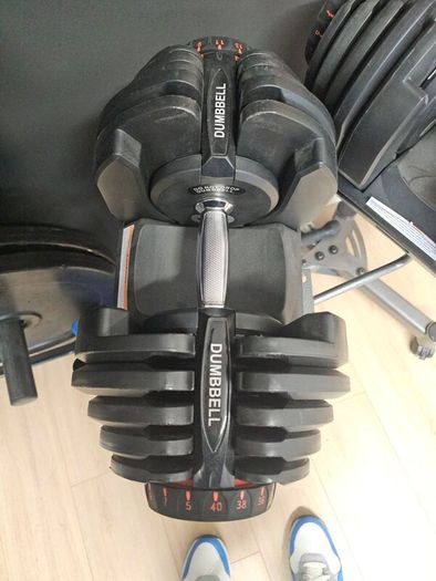 adjustable dumbells