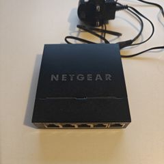 netgear 5 port gigabit Ethernet unmanaged switch gs305v3