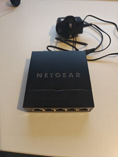 netgear 5 port gigabit Ethernet unmanaged switch gs305v3
