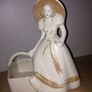 USA 954 Lady & Basket Figurine Image 3
