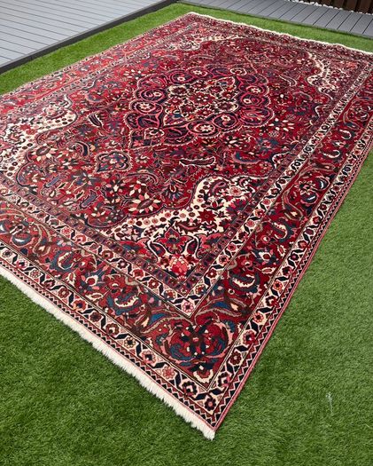 Magnificent Large Persian Bakhtiari Rug | Hand-Knotted Wool | 380cm X 260cm