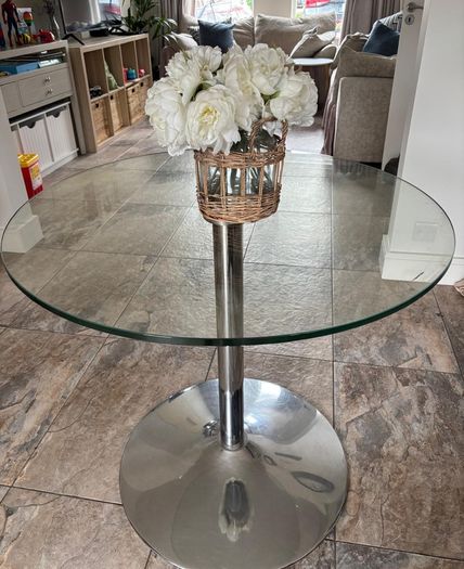 Round glass table