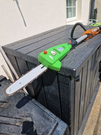 Tree chainsaw pruner