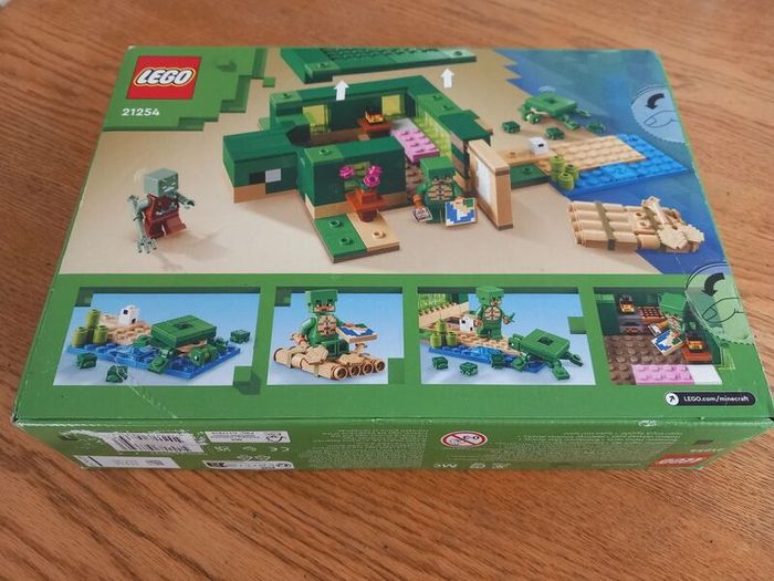 Brand New Lego Minecraft The Turtle Beach House Set
