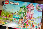 RETIRED Heartlake City Apartments and Shops Lego 42670 New and Sealed