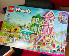 RETIRED Heartlake City Apartments and Shops Lego 42670 New and Sealed