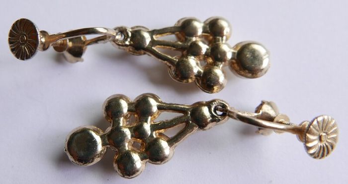 Vintage Earrings feature gold-tone screwback closures adorned with faux pearls and rhinestones