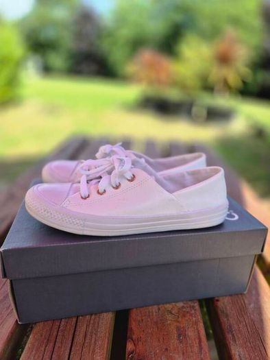 Converse Leather All Stars - Size 5 UK , 39 EU