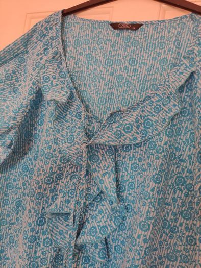 Brand New blue floral Bm top size UK22 EU50 postage included