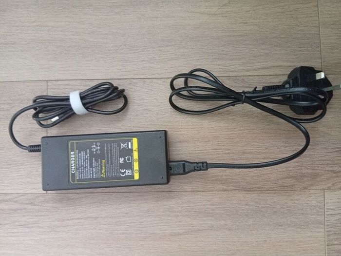 New Battery Charger For Different Electric Scooters Aovo/Pro, Xiaomi MI M365/Pro, Segway Ninebot