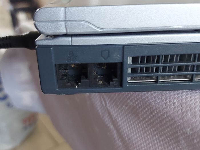 Rare Vintage Fujitsu Siemens Lifebook, E Series, FPC07048B Part number CP127259, Running Windows 2000 Professional, uses 3.5 floppy disk, 20GB HDD, amd all the connecting Ports from 30 years ago Era