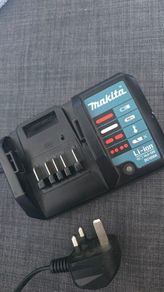 charger makita 18