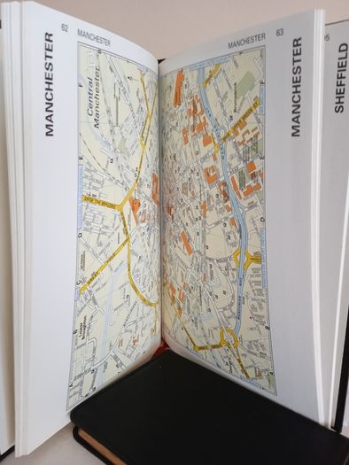 AA Book of Town Plans: Glovebox Atlas of Britain, 1996 Leather Bound Map Book (RB285)