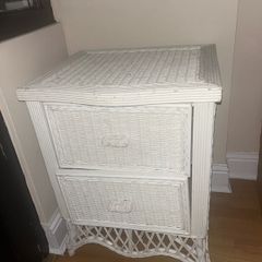Woven wooden white drawers