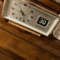 Vintage 1970s Diamond Shanghai Mechanical Flip Date Alarm Clock