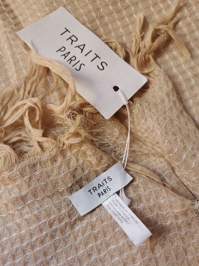 BNWT - Traits Paris cotton designer shawl/wrap