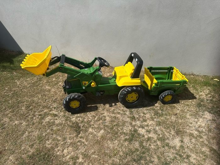 Ride on tractor