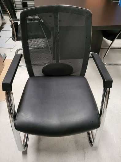 2.7m x 1.2m Boardroom Table & Chairs.