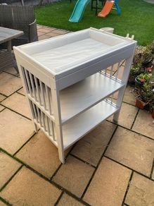 baby changing table