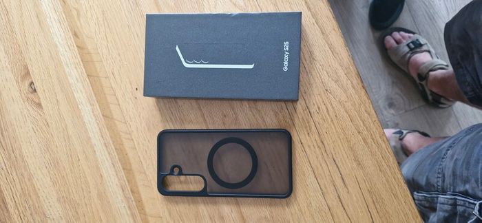Samsung S25 Silver 128gb + Mag safe case