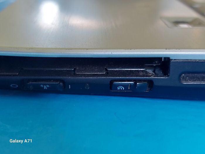 DELL XPS M1330, Windows 7, Intel Core 2 Duo CPU T8100, 2.1GHz, 4GB Ram, 300GB HDD, Chrome, VLC etc, A true Blast from the Past
