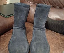 Navy suede winter boots - good condition