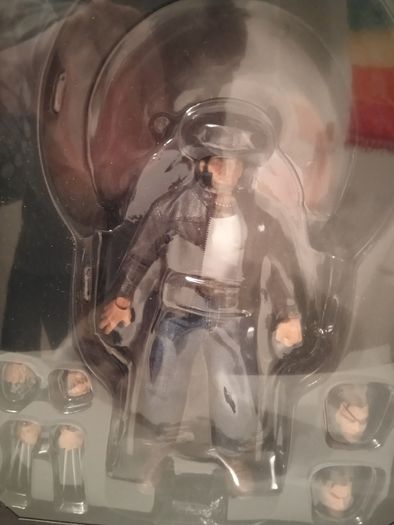 Mezco  Logan Wolverine Marvel Action Figure