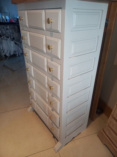 chest of drawers