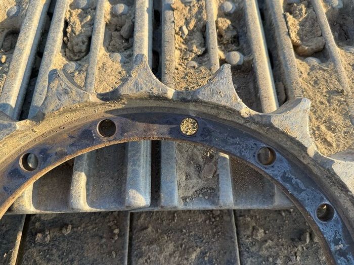 600mm genuine cat track pads, chains and sprockets