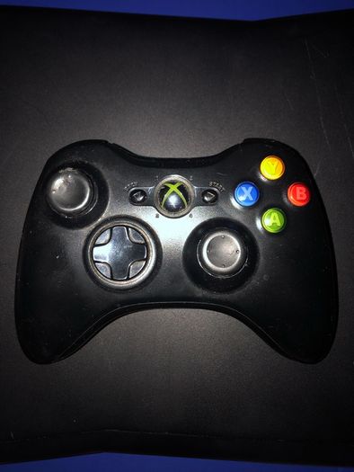 Xbox 360 console with controller