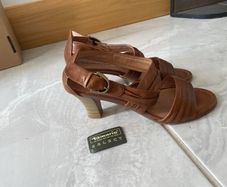 Ladies branded leather sandals size 5 - new without tags