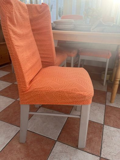 Dining table & chairs
