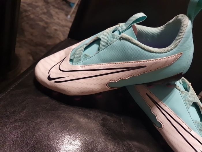 football boots (Nike phantom)