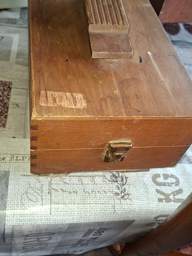 2 Vintage mid-20th-century Electric Shoe Polisher Kit Housed in a Wooden Storage Box. Postage Available or Collection PRICE IS FOR 1 ONLY