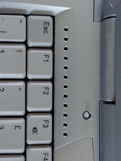 Rare Vintage Fujitsu Siemens Lifebook, E Series, FPC07048B Part number CP127259, Running Windows 2000 Professional, uses 3.5 floppy disk, 20GB HDD, amd all the connecting Ports from 30 years ago Era