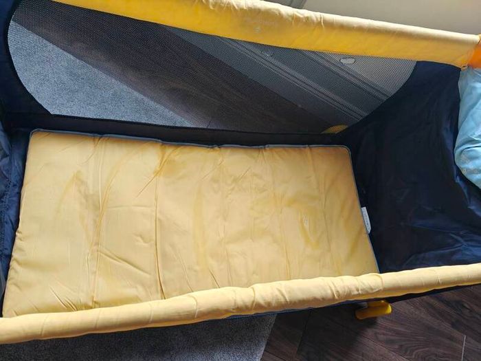 travel cot