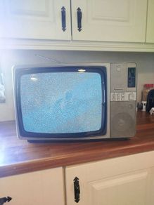 Vintage Panasonic Quintrix 16 inch Portable Colour CRT TV (TC-681URD) - Working