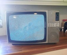 Vintage Panasonic Quintrix 16 inch Portable Colour CRT TV (TC-681URD) - Working